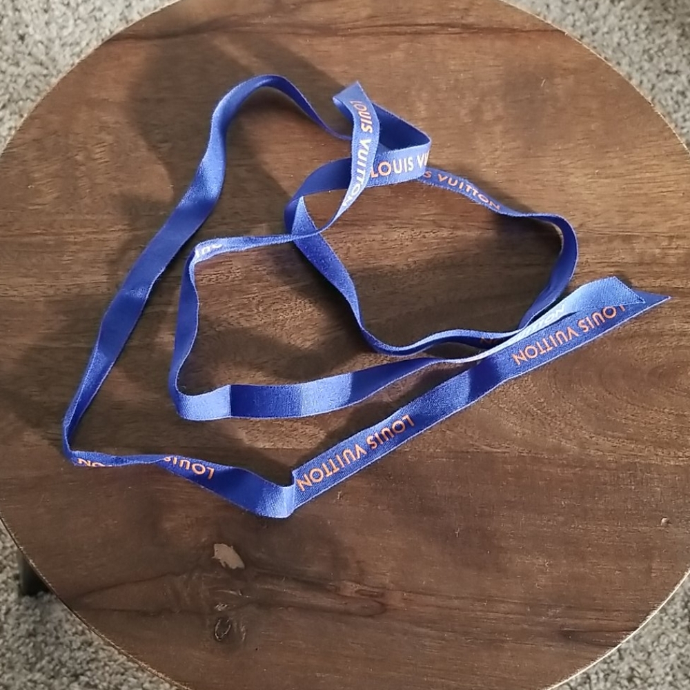 Louis Vuitton Ribbon - Picture 2 of 5
